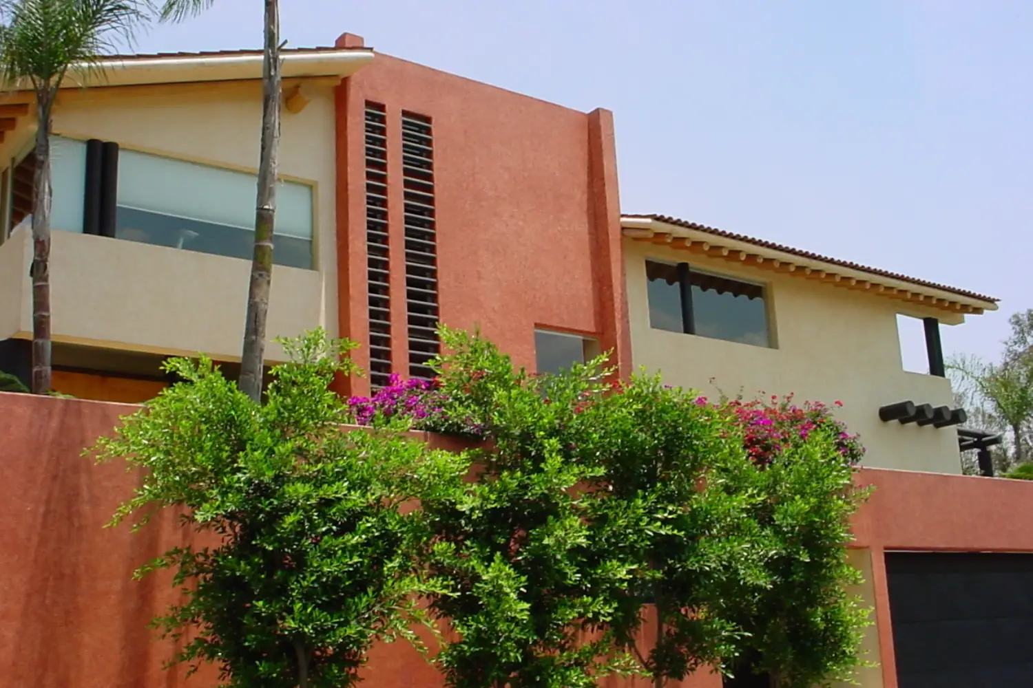 Fachada principal de Casa Alerces