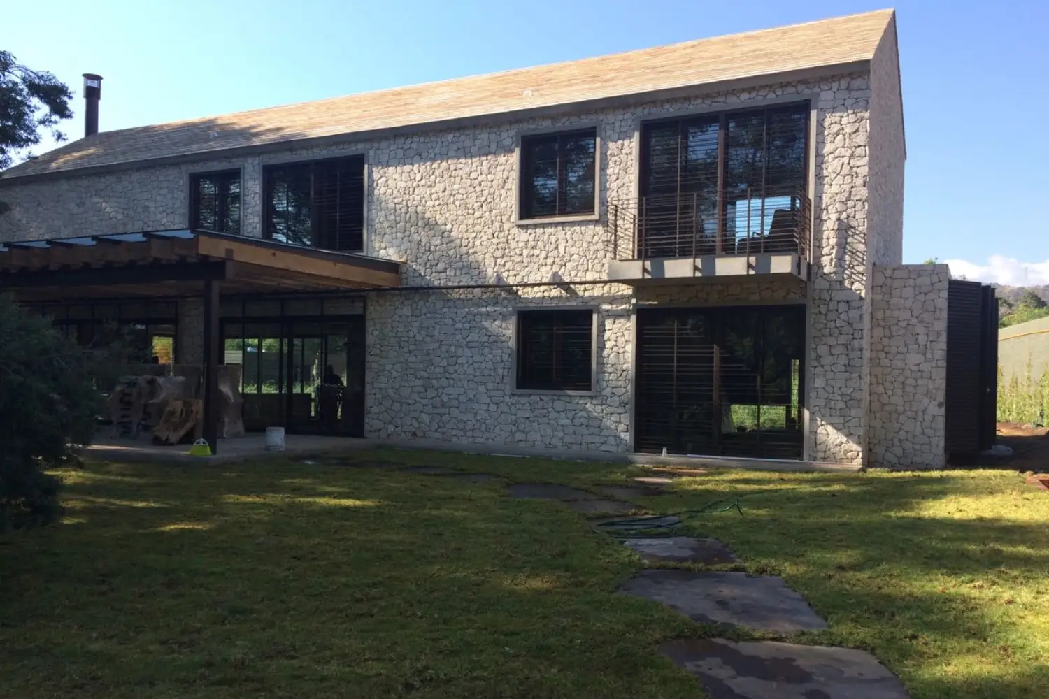 Espacios renovados en Casa JC Valle por Decaal Arquitectos